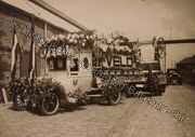 Versierde Velo vrachtwagen op 31 augustus 1934, de verjaardag van koningin Wilhelmina. (foto: collectie Historische Vereniging Barendrecht)